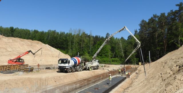 Droga S-5 km 2+688 - betonowanie fundamentów na obiekcie PZDd-3