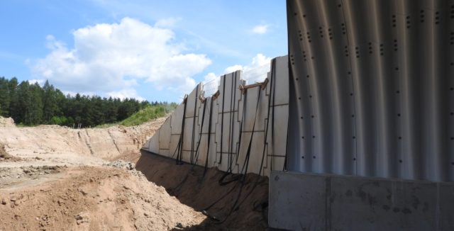 Droga S-5 km 4+806 - budowa muru oporowego przy obiekcie WS-5