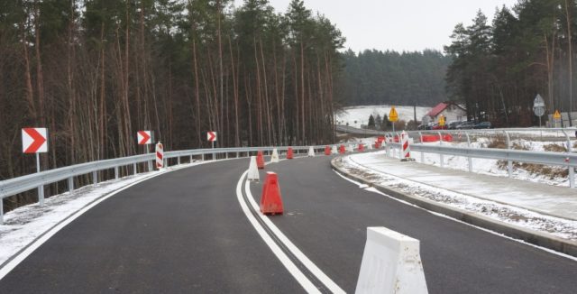 Droga DP02 km 0+250 - przygotowania do udostępnienia drogi DP02 dla ruchu
