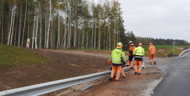 Droga S-5 km 4+020 - montaż barier energochłonnych
